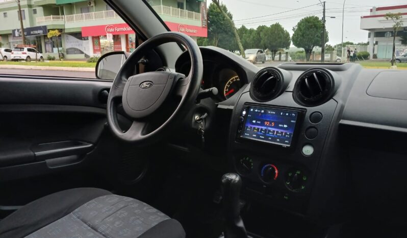 Fiesta Hatch Class 1.0 2012 Câmbio manual ### completo