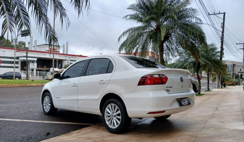 Voyage Confortline 1.6 2015 Câmbio automático ### completo